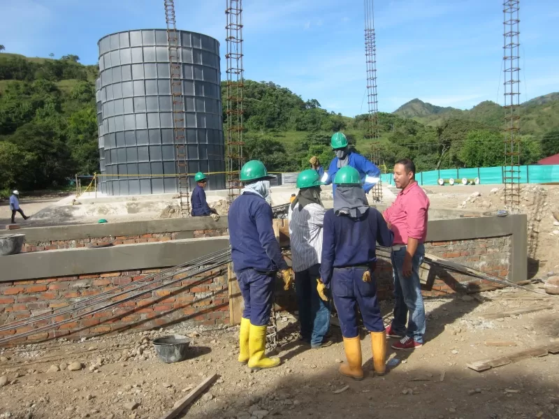En un 42% ejecución se encuentra el proceso de construcción de la planta modular de tratamiento de agua en el sector de la vereda La Vega, que surtirá de agua potable a Yopal.    